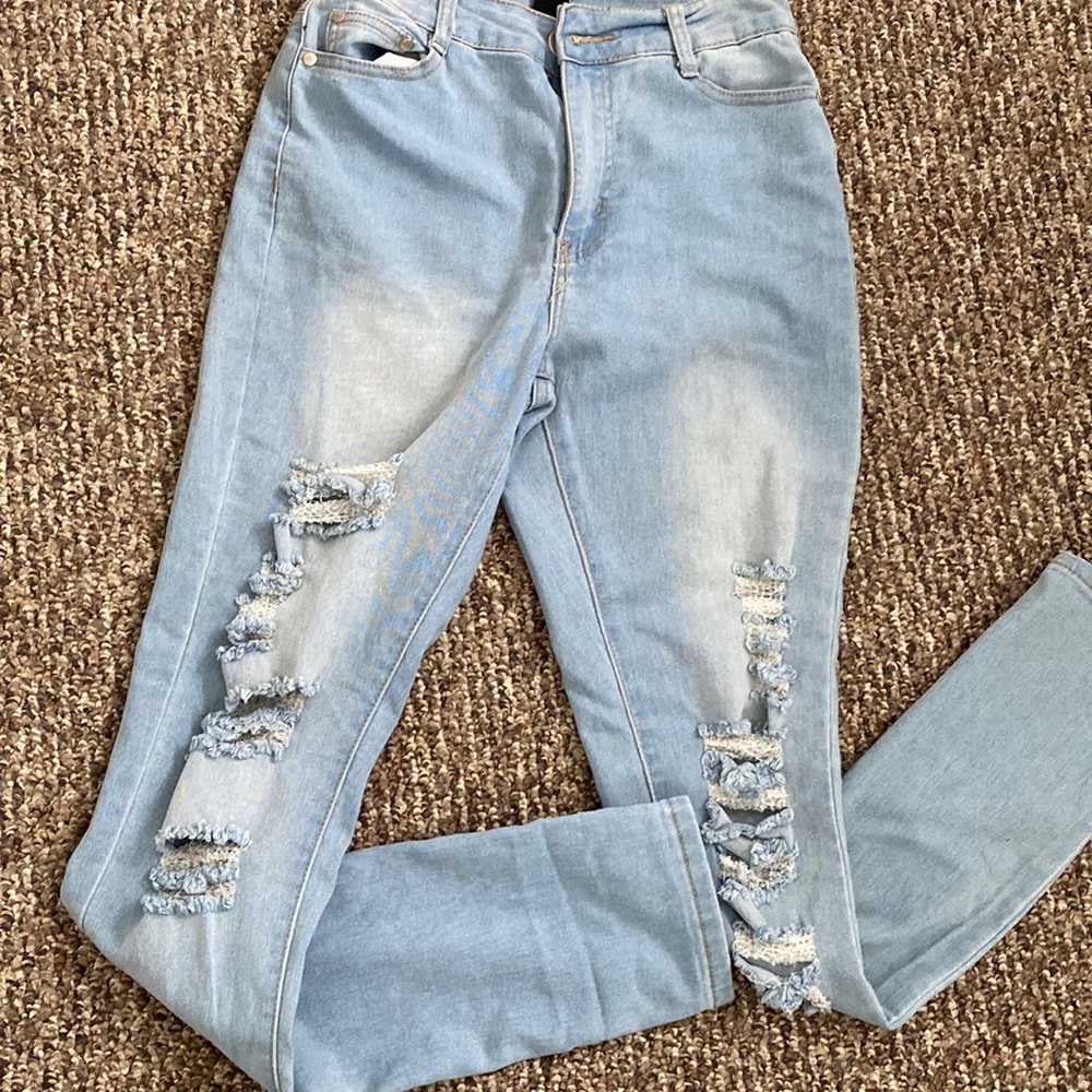 Ripped fashion nova jeans!